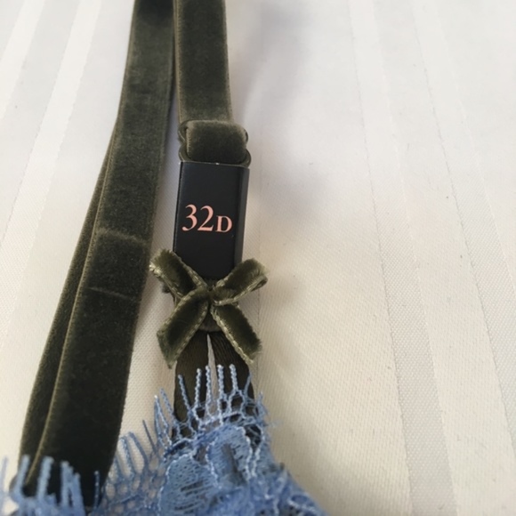 LAST ONE!!! New VS Dream Angels Lace Bra 32D - Picture 4 of 8